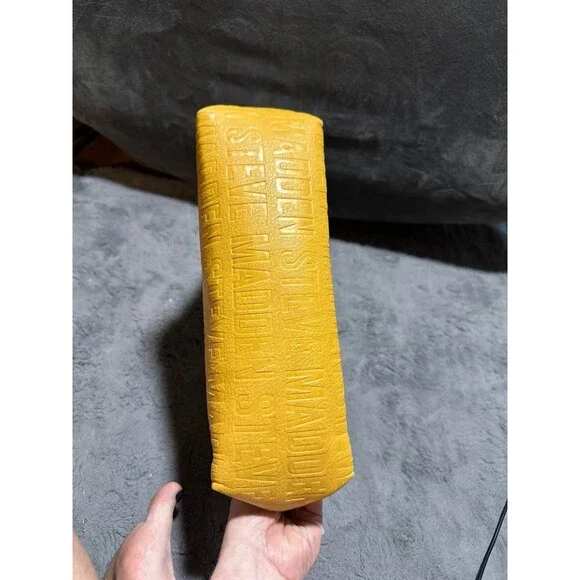 Steve Madden yellow clutch - Picture 3 of 5